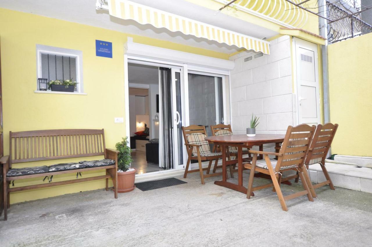 Apartment Toya Slatine Buitenkant foto
