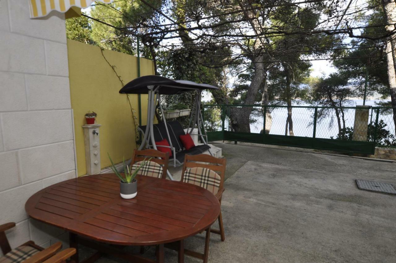 Apartment Toya Slatine Buitenkant foto