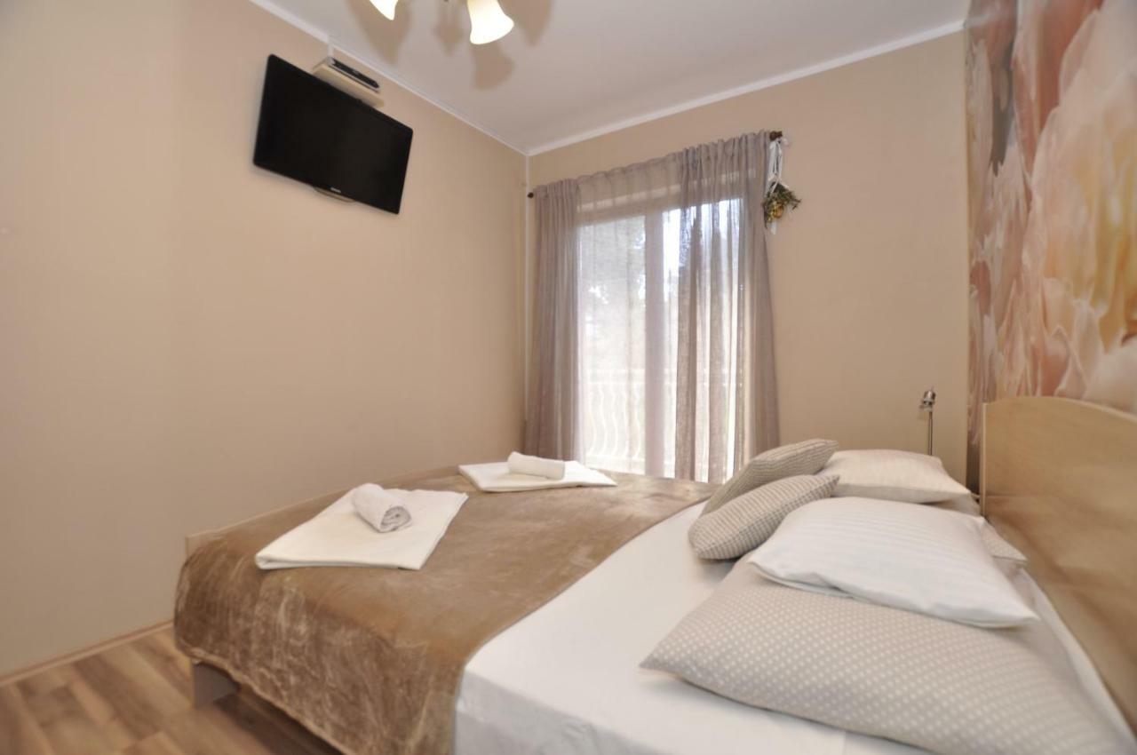Apartment Toya Slatine Buitenkant foto
