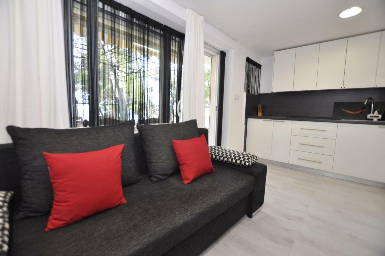 Apartment Toya Slatine Buitenkant foto